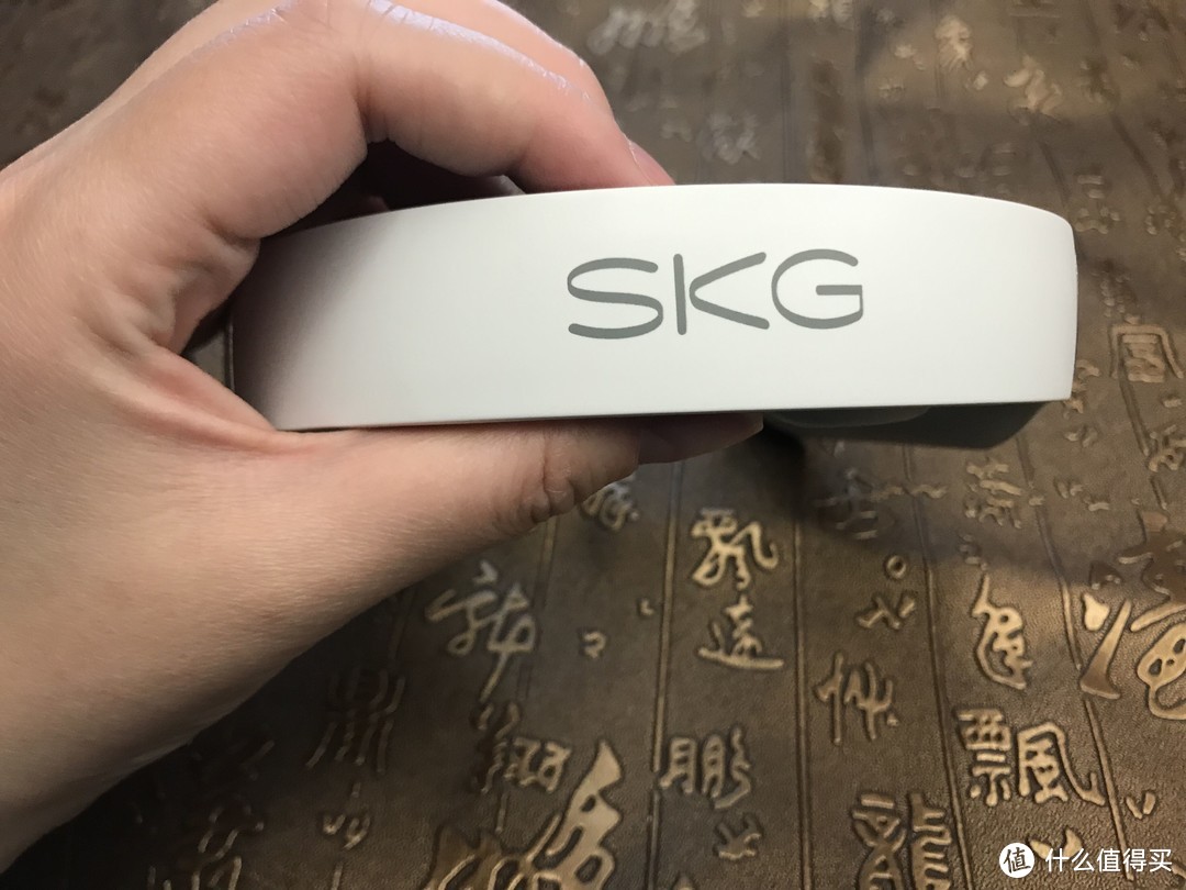 SKG智能颈椎按摩仪～办公室脖子的拯救者