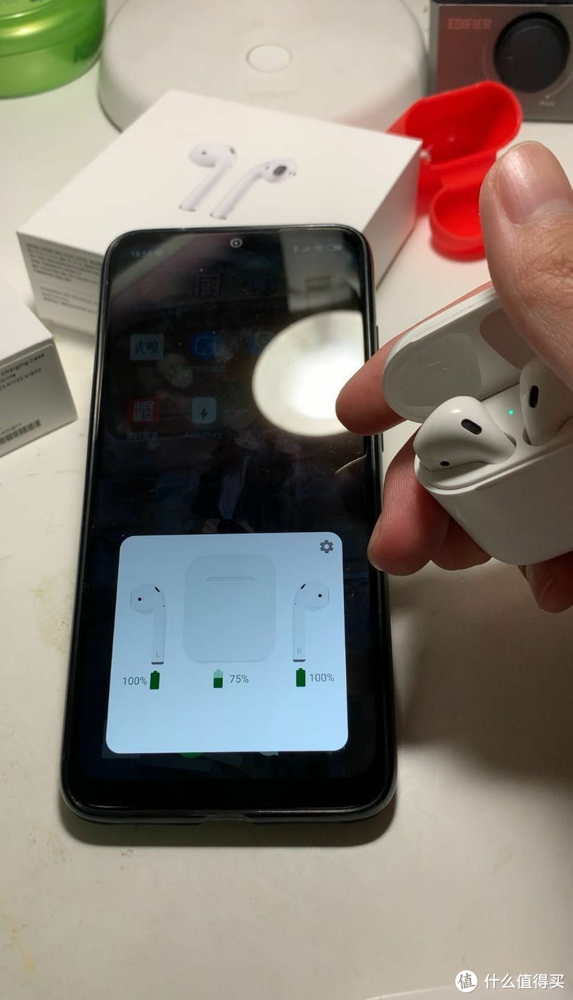 安卓上，Airpods1代搭配airbattery软件大概有苹果系原生80%的体验了