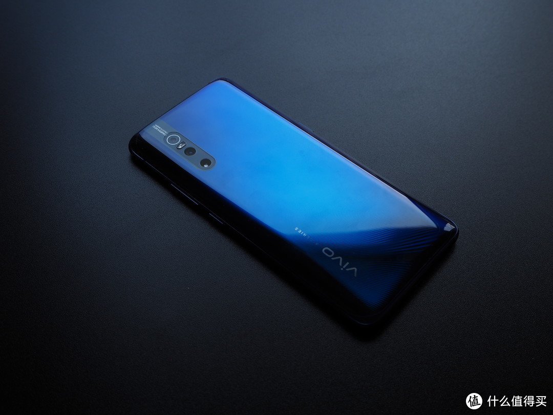 vivo X27上手评测：广角三摄+零界全面屏，真香！