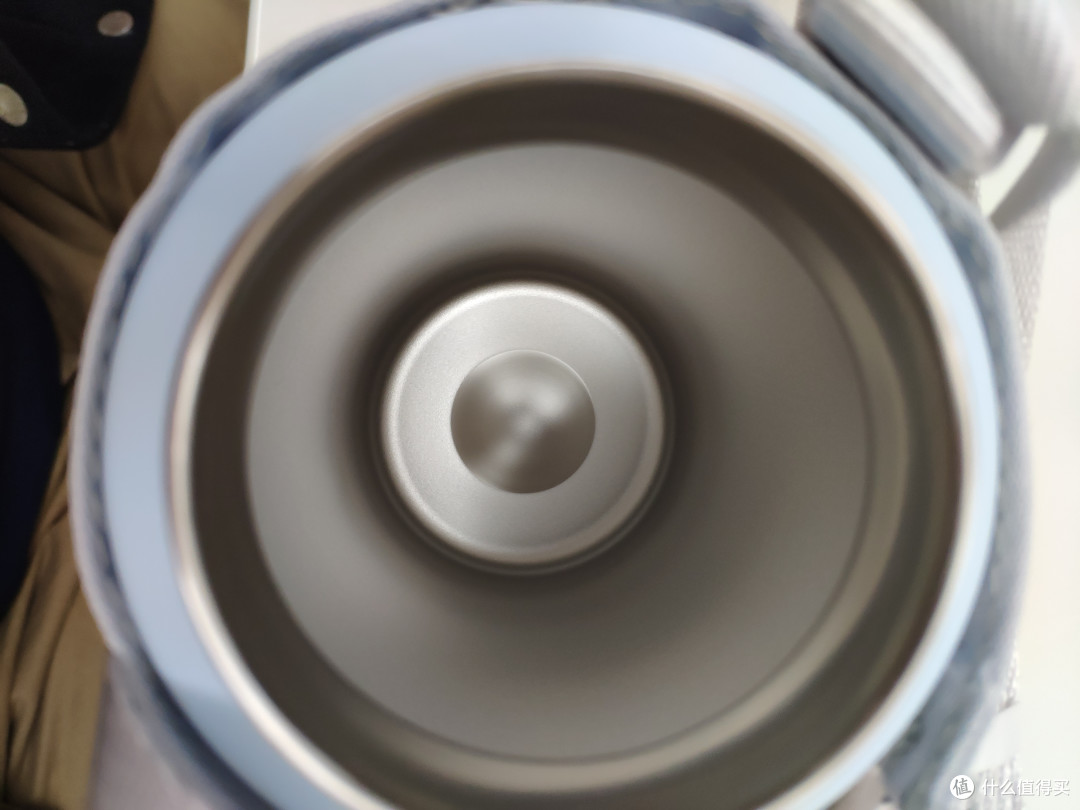 杯子底部光滑,无毛刺