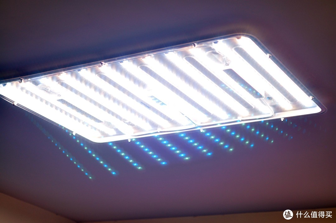 单调简单的客厅灯光？Yeelight新款纤玉智能吸顶灯入手体验。