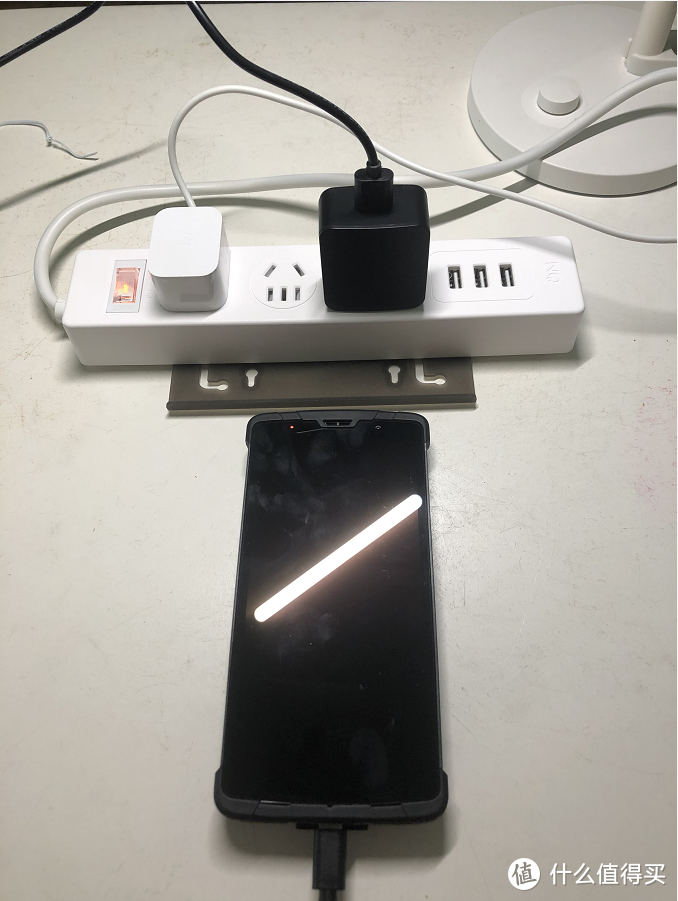 新颖还是鸡肋—ON HOU1323 手机支架USB插座测评