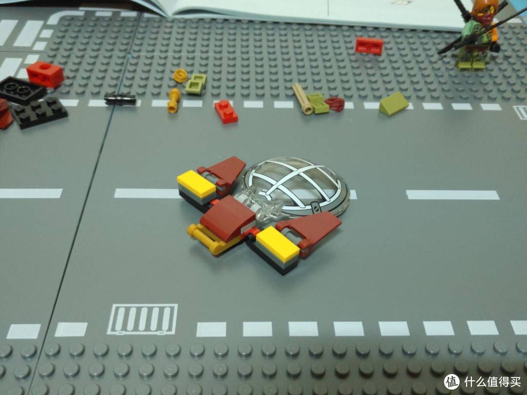 写作外骨骼的机甲—LEGO 乐高 幻影忍者系列 70592 营救M.E.C.