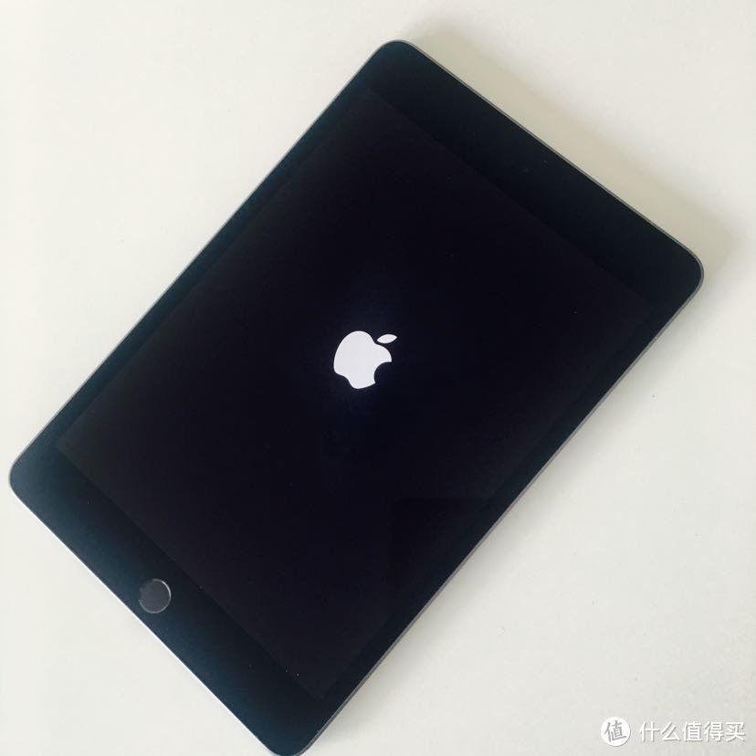 iPad mini5开箱测评 附跑分、屏幕质量、吃鸡王者荣耀游戏手感等