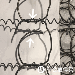 开口根据压力不同，会变大变小