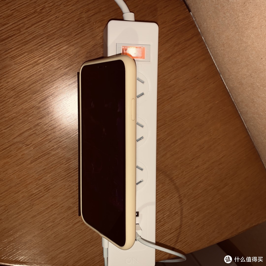 【轻众测】ON HOU1323 手机支架USB插座好看又能打？堪比小米插座？