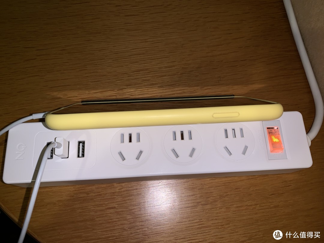 【轻众测】ON HOU1323 手机支架USB插座好看又能打？堪比小米插座？