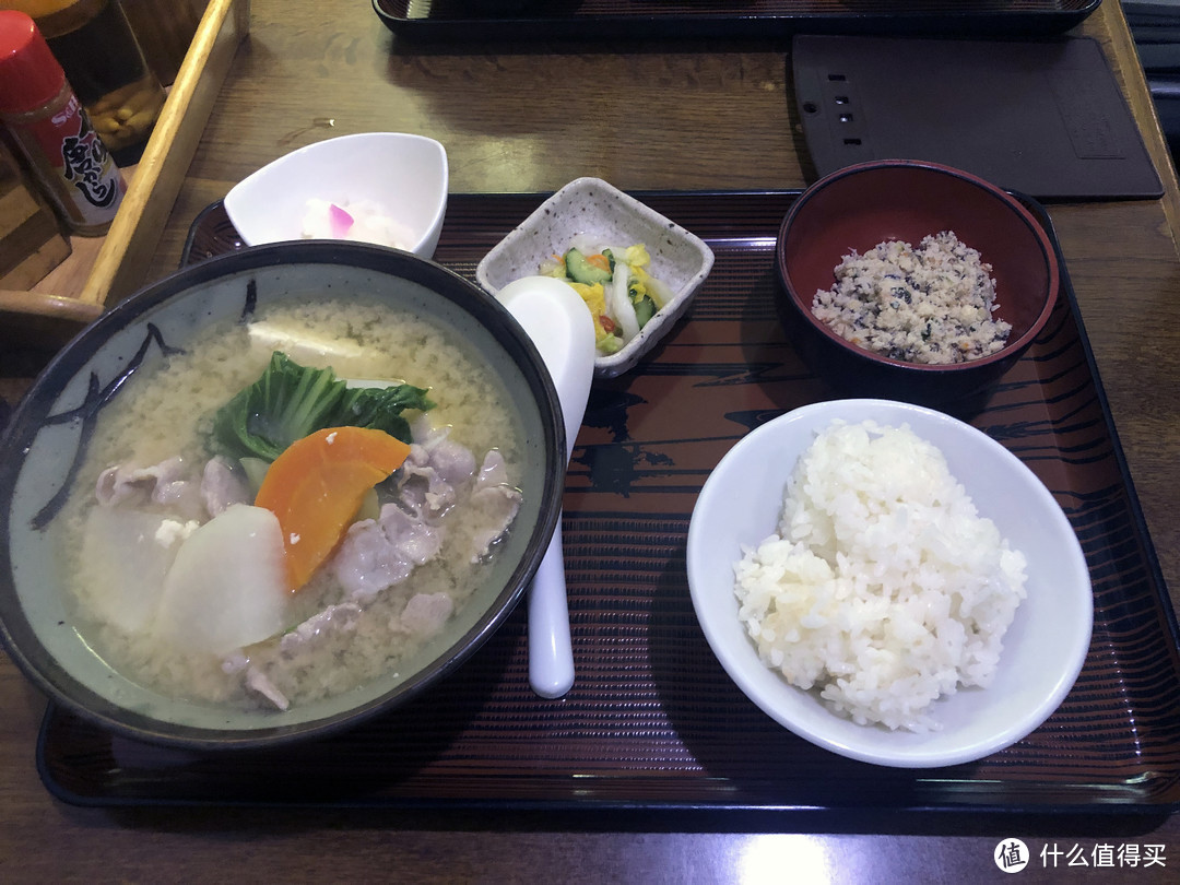 RUYBO商场内的米饭套餐，790日元