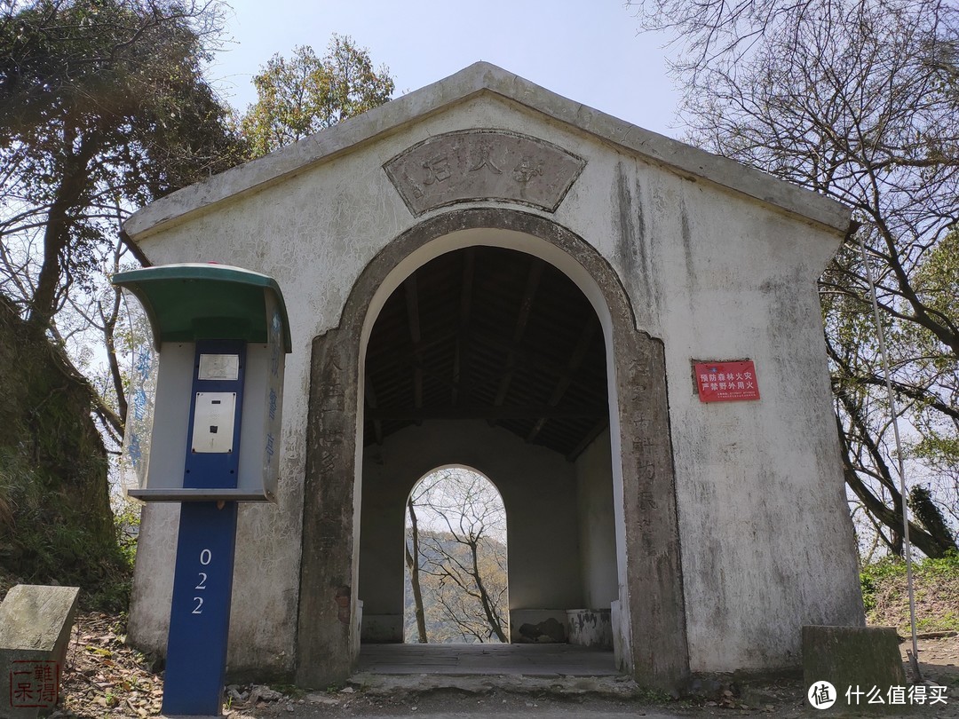 西湖群山美，踏青正当时