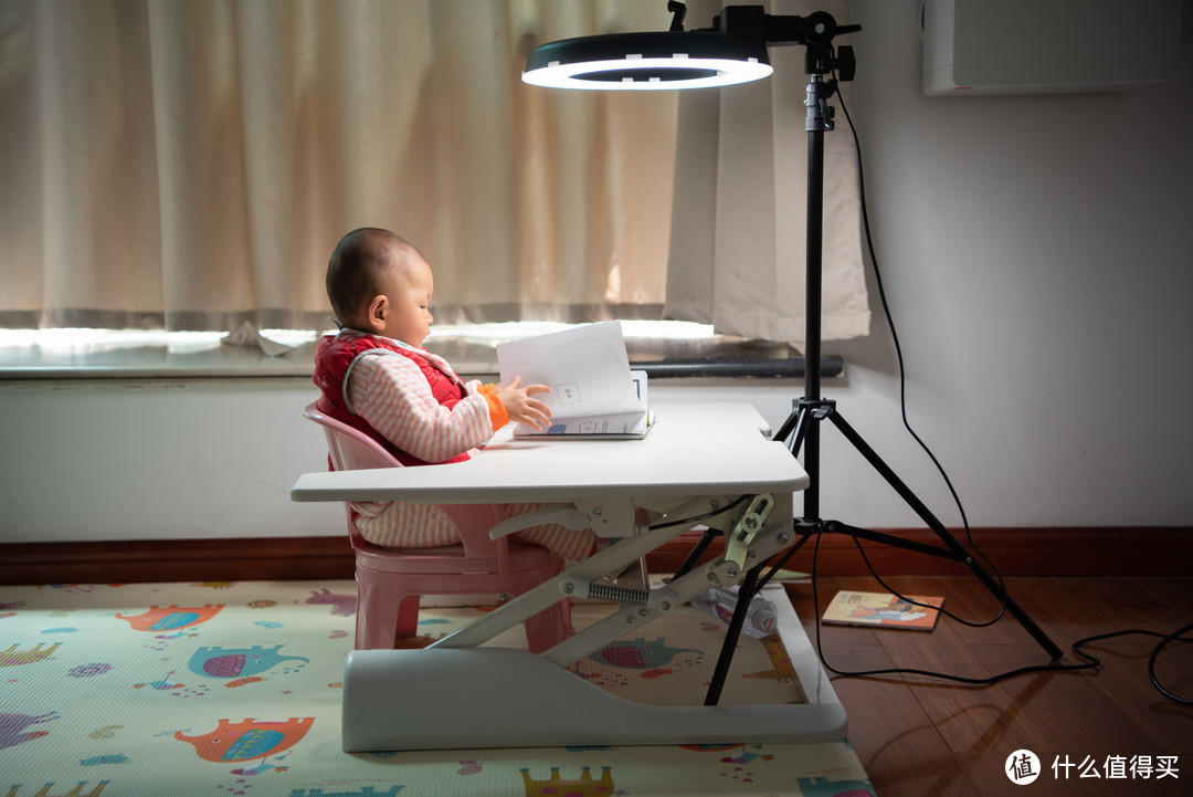 论台灯的重要性： 一岁就要用儿童护眼台灯? 孩视宝VL225A台灯 使用评测