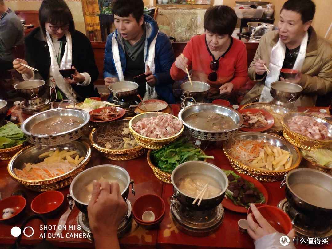 藏族晚宴，很热闹，食材很一般