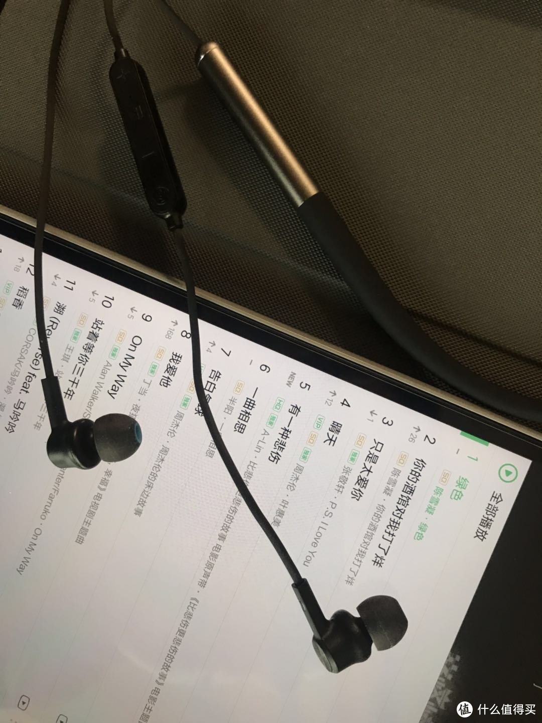 苏宁造硬有多硬？小Biu智能耳机测评：无线轻便，音质震撼