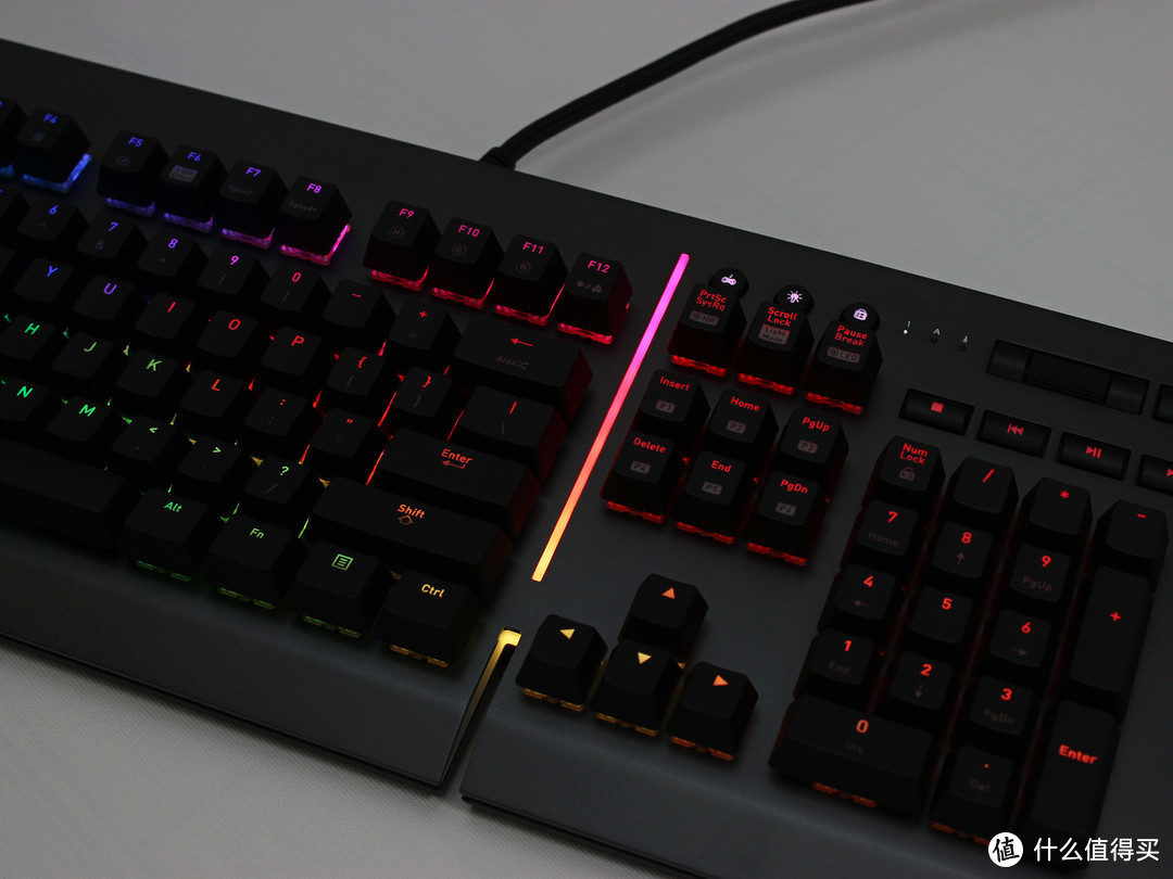 不甘平庸大有不同，Tt Level 20 RGB 机械键盘 体验分享