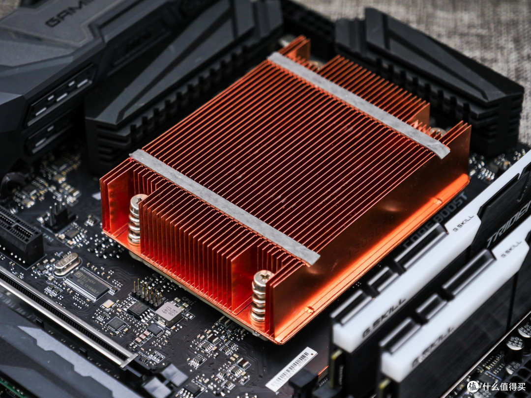 huden的散热收藏 篇三:捡垃圾服务器散热吊锤桌面级?均热板wraith混战