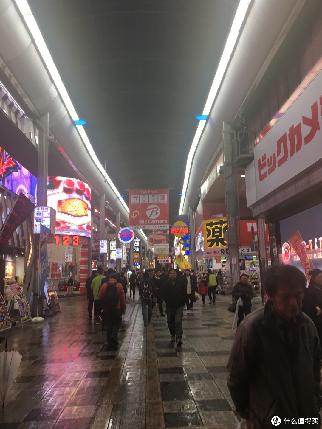 到达大阪难波，导游介绍了几个购物点，吃了饭来到了附近的bic camera逛逛