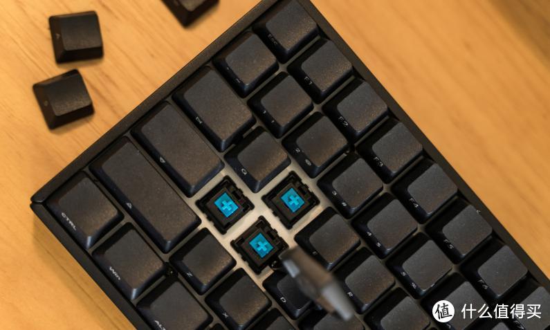 小面积与多键位的选择，iQunix F96碳黑版双模机械键盘