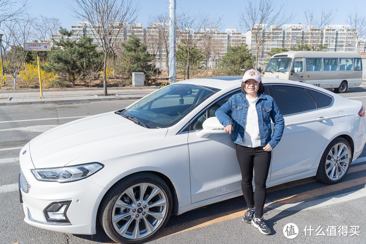 7年驾龄的“女司机”，试驾蒙迪欧最新顶配版——女白领的通勤好助手