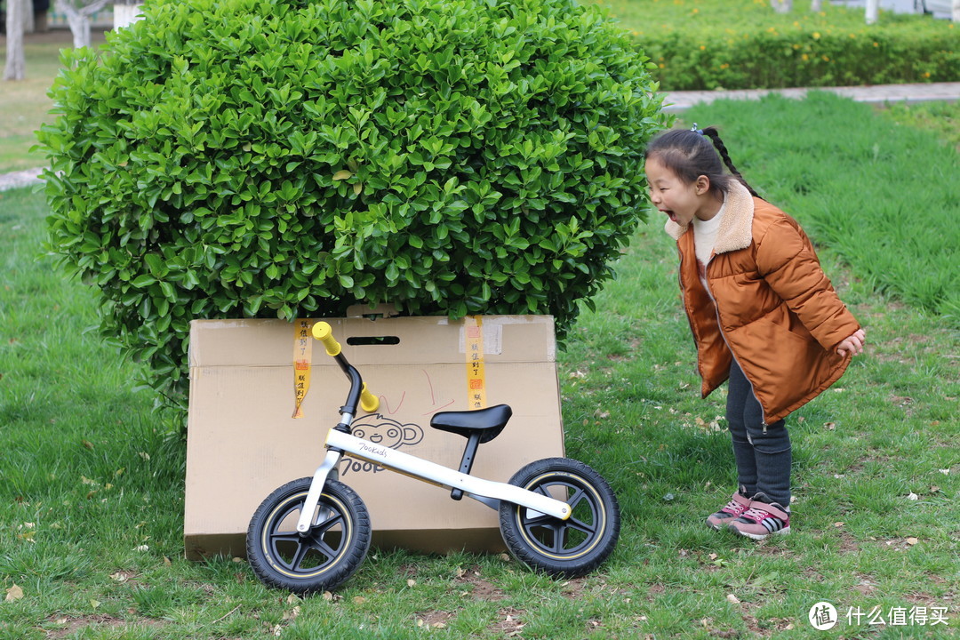 鬼马小精灵的春季刷街新装备，700Kids柒小佰儿童运动滑步车