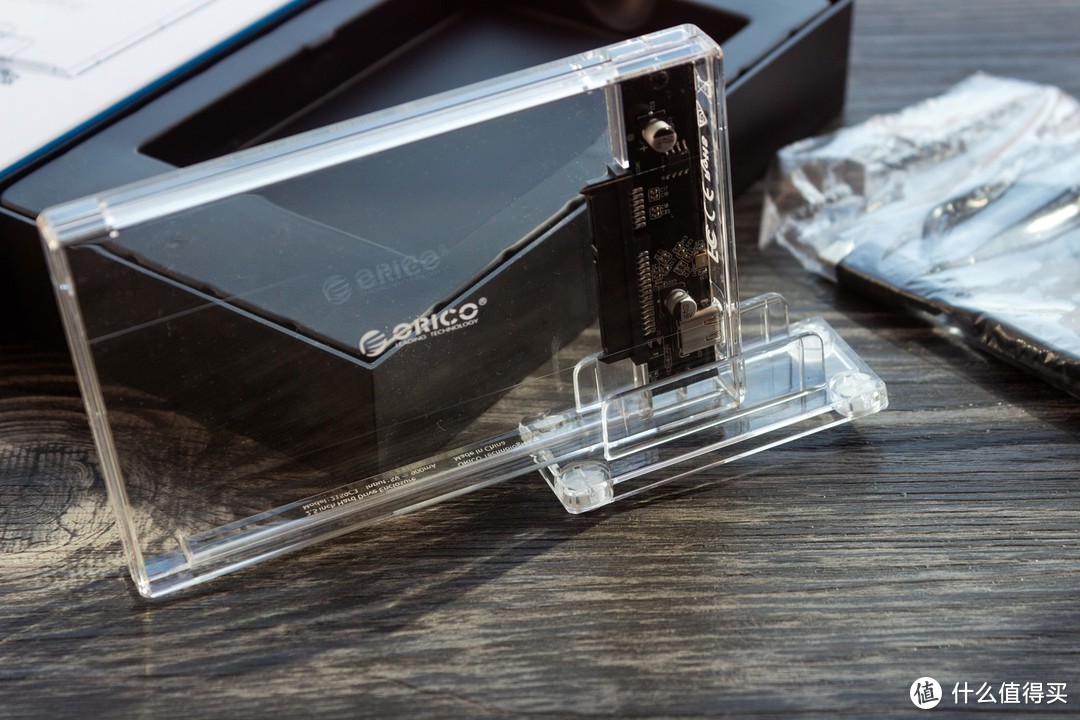 打算选个高颜值的2.5英寸硬盘盒？ORICO透明系列新品来了