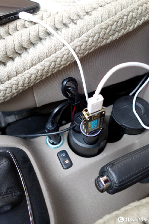 真心想要,终于买到--小米无线车充