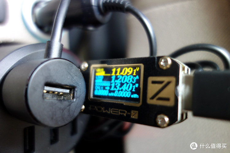 真心想要,终于买到--小米无线车充