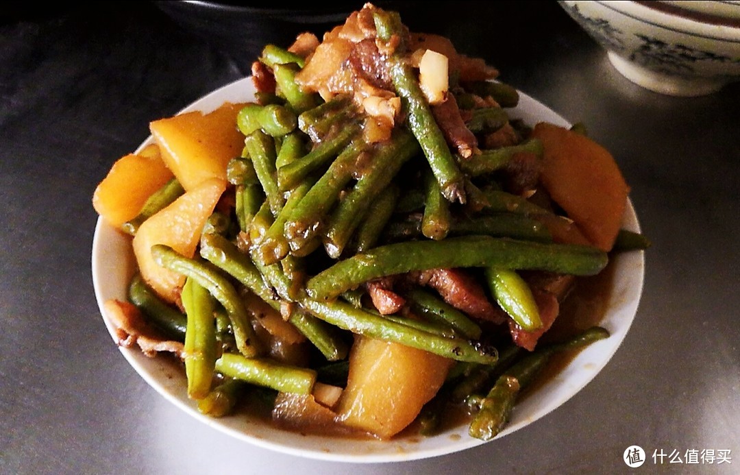 东北人都爱的一道菜，豆角炖土豆吃了就没够！简单，美味，家常你值得拥有！