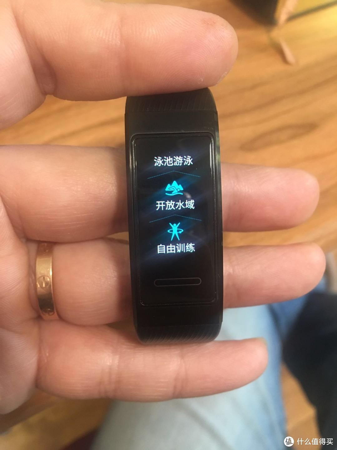 对比apple watch 3 nike+，10倍差价的对比：华为手环 3 Pro 使用体验