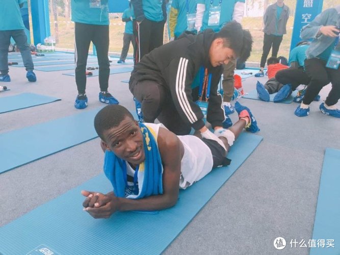 赛 篇一:江湖好汉的不易-记2019武汉马拉松的