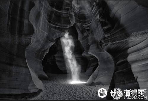 世界上最贵的一张黑白照片《幻影》就是在上羚羊谷拍摄的。