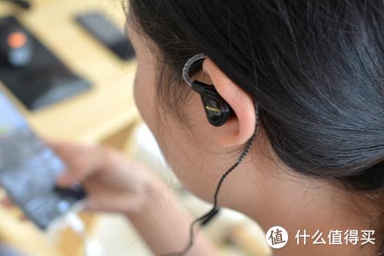 酷比魔方首款三圈一铁耳机推出：堪称 “人声利器”