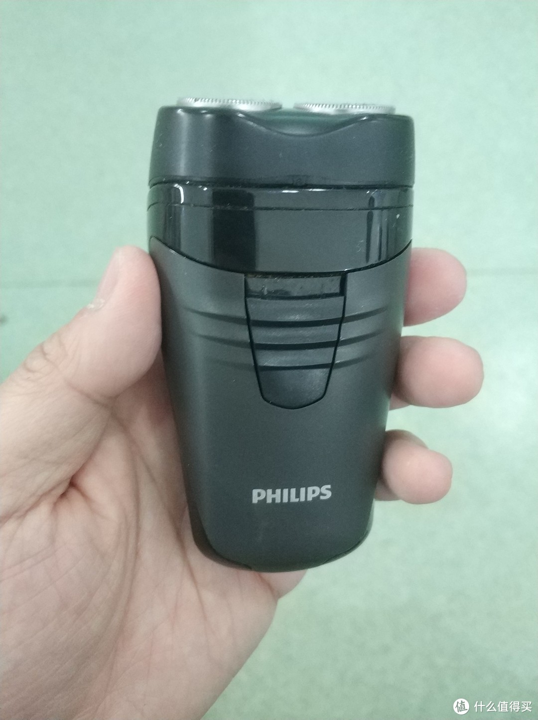 图书馆猿の飞利浦 (Philips)HQ136 电动剃须刀&惠泽 (HUZO) BT-C700 智能充电器 简单晒