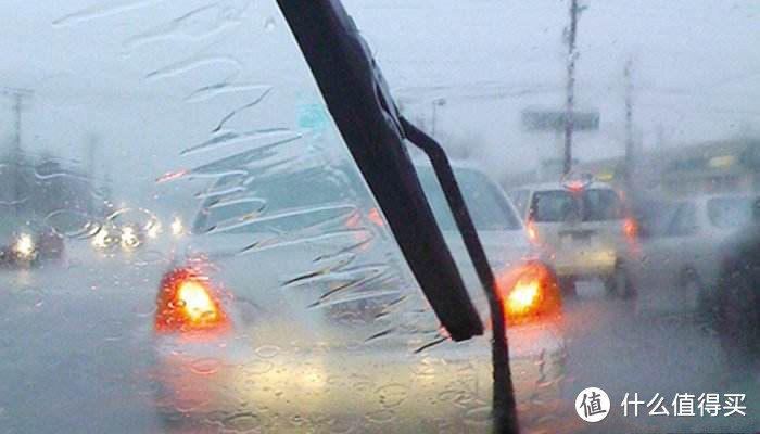 奔驰让你坐在引擎盖上哭，这个牌子的“雨敌”让你坐在车里笑