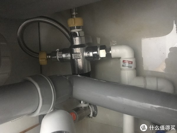 水槽底下的恒温混水阀