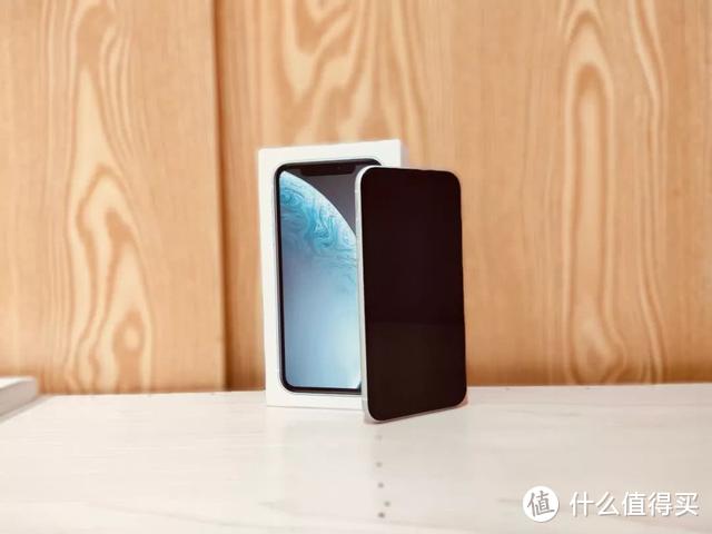 iPhone这款手机终于降价了：仅需一个月工资即可入手网友直呼真香