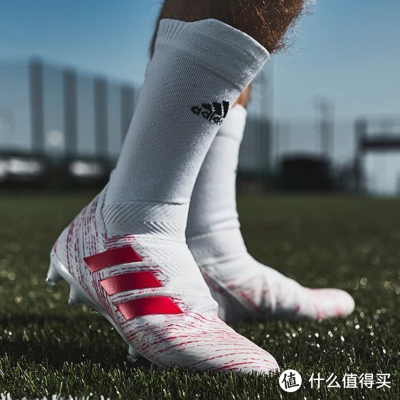 草莓圣代：adidas 阿迪达斯 推出 全新配色版 Nemeziz 18+ 足球鞋