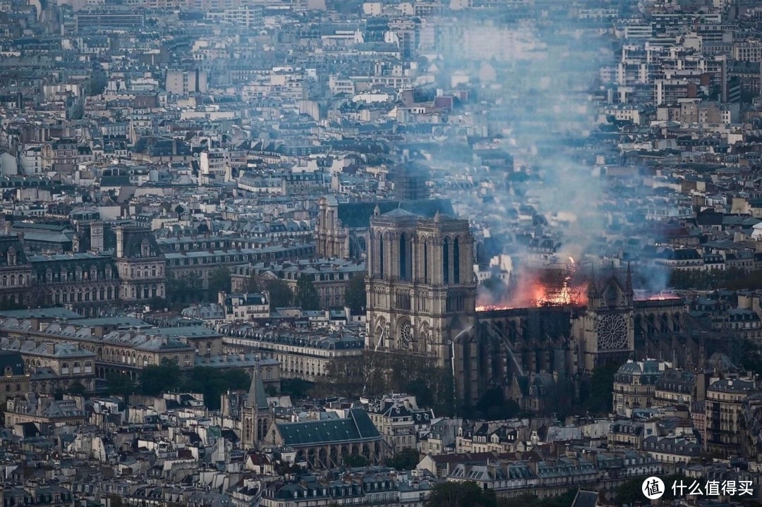 800多年历史的巴黎圣母院突发大火,人类文明瑰宝的又一重创！