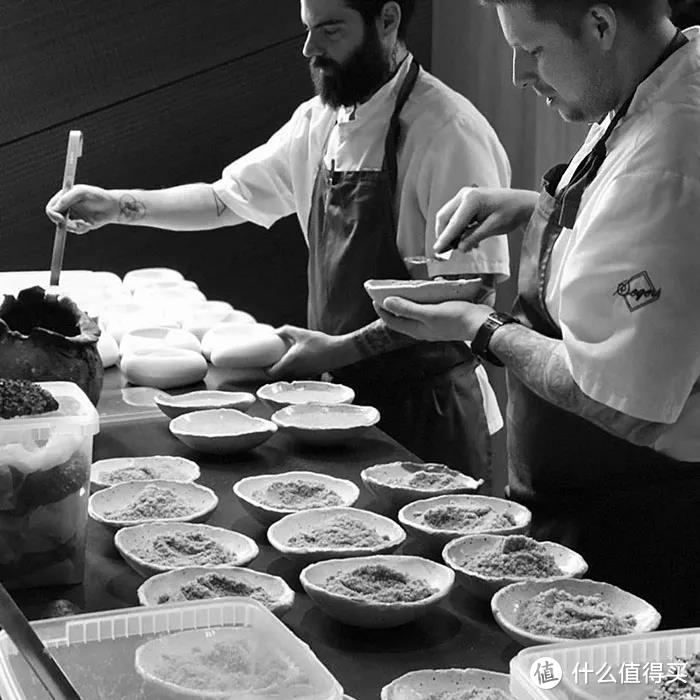 在惊涛骇浪中吃饭？欧洲首个水下餐厅刚刚在挪威开业，就有7000人抢着去！