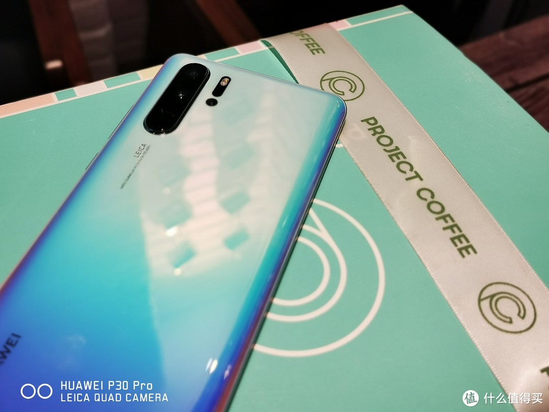 华为P30和P30 Pro：这一抹天空之境，送给小姐姐的最好礼物