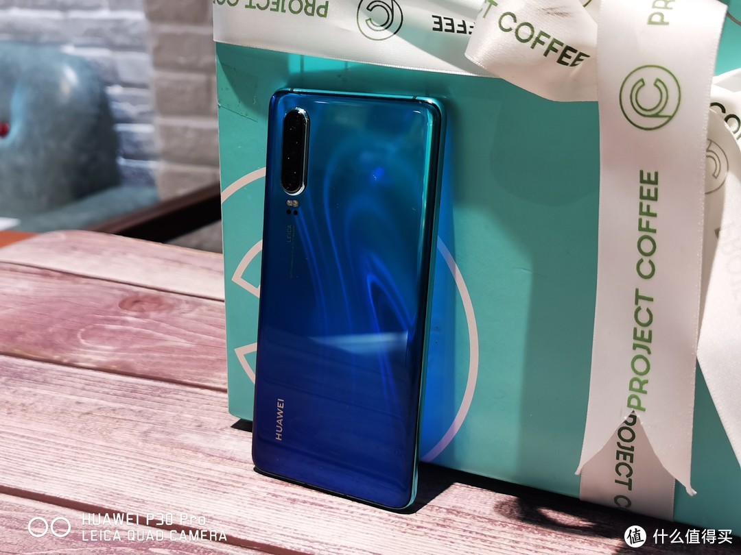 华为P30和P30 Pro：这一抹天空之境，送给小姐姐的最好礼物