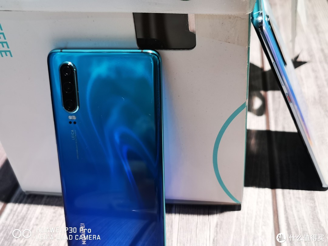 华为P30和P30 Pro：这一抹天空之境，送给小姐姐的最好礼物