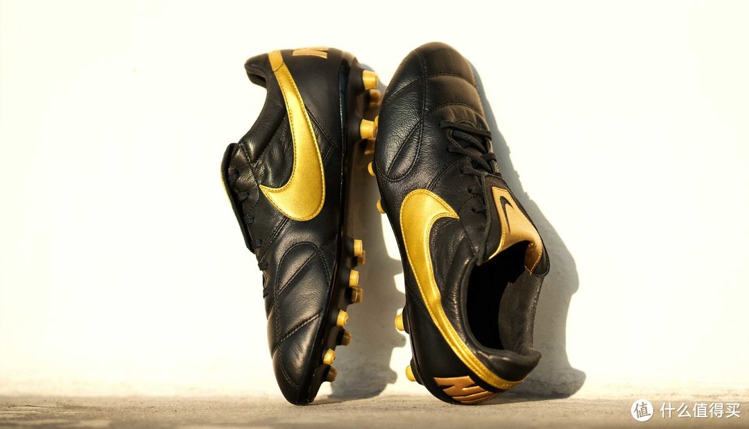 返璞归真：NIKE 耐克 推出 全新黑金配色版 Premier II FG 足球鞋