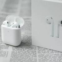 苹果 Airpods 蓝牙无线耳机外观展示(指示灯|充电盒|芯片)