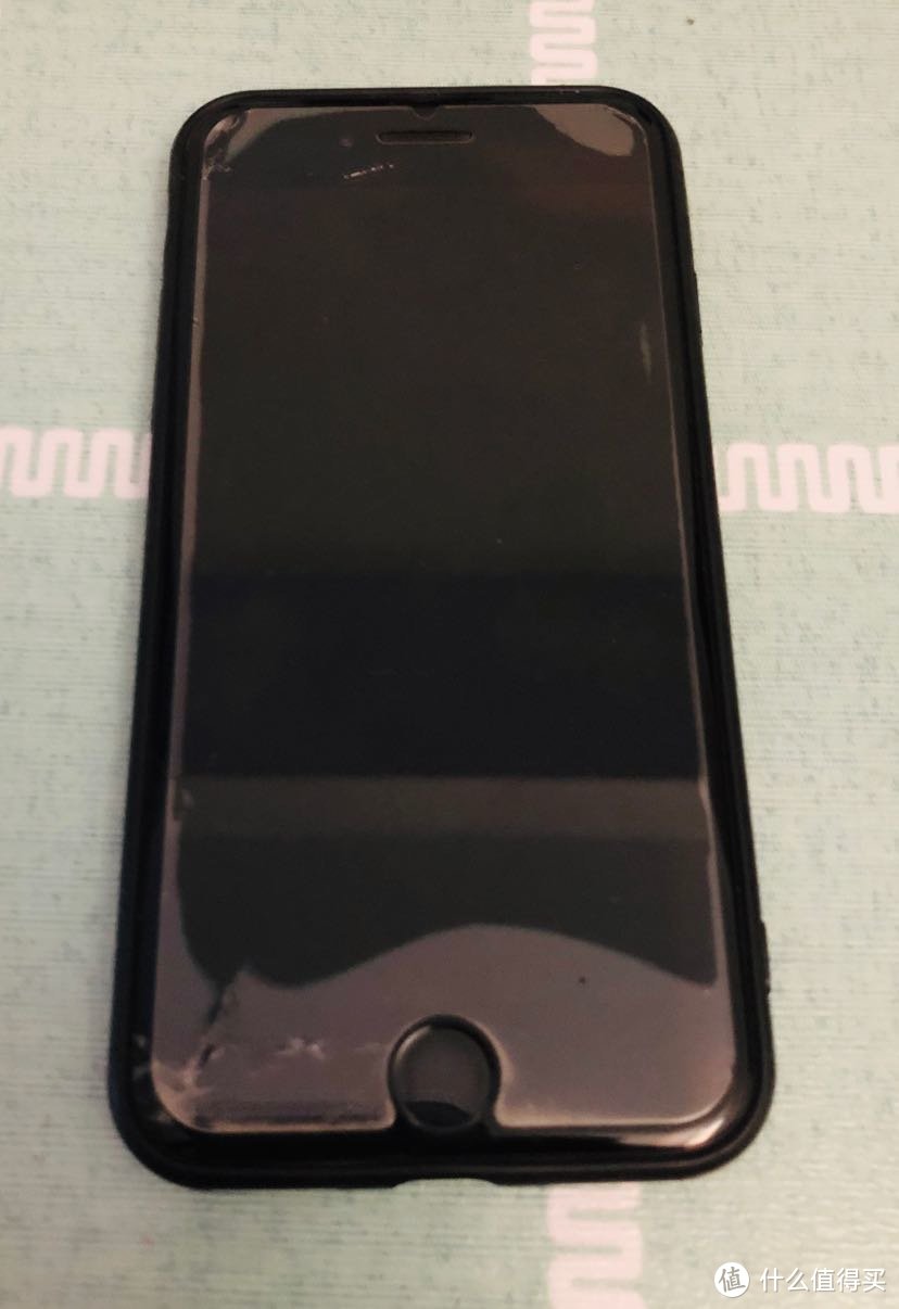 屏幕破损的iPhone8
