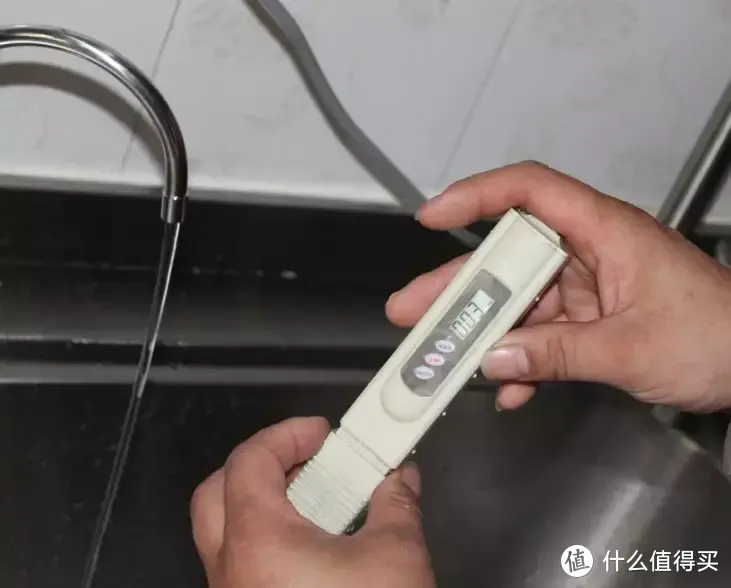 用电还有罐！美国怡口002-3净水器到底玩的啥套路？视频实测3000元的厨下净水的9大问题！