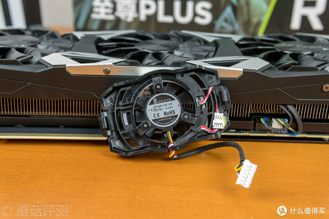 “堆料王”再度来袭、高颜值已成传统——索泰（ZOTAC）RTX2080至尊PLUS_OC8显卡