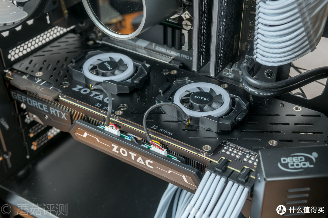 “堆料王”再度来袭、高颜值已成传统——索泰（ZOTAC）RTX2080至尊PLUS_OC8显卡