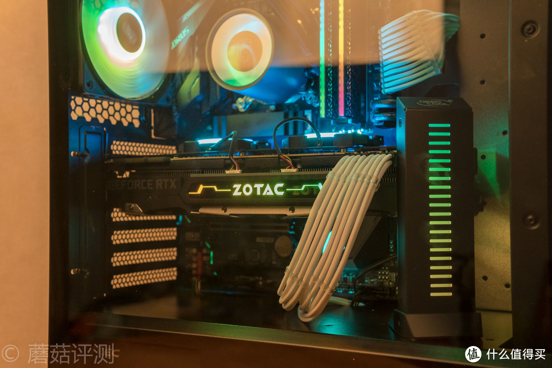 “堆料王”再度来袭、高颜值已成传统——索泰（ZOTAC）RTX2080至尊PLUS_OC8显卡