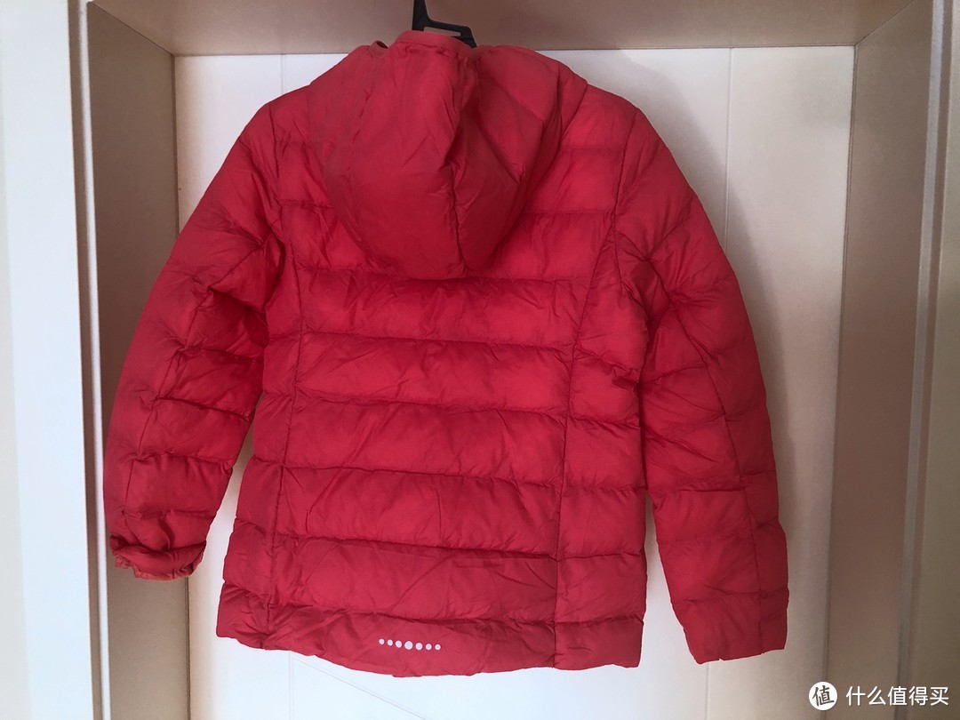 超值好看保暖-优衣库 UNIQLO 女童 轻型WARM PADDED连帽外套 晒单简评