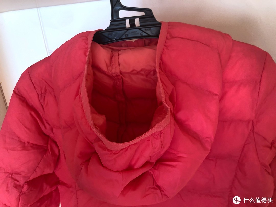 超值好看保暖-优衣库 UNIQLO 女童 轻型WARM PADDED连帽外套 晒单简评