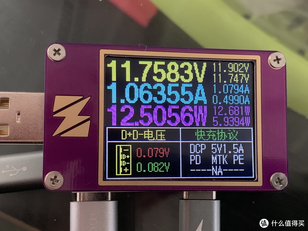 ③Momax UM10CN：  11.76V1.06A，功率12.51W